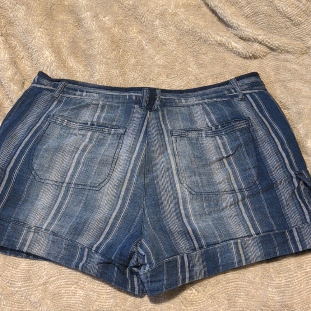 Democracy High Rise Shorts - Picture 2 of 5